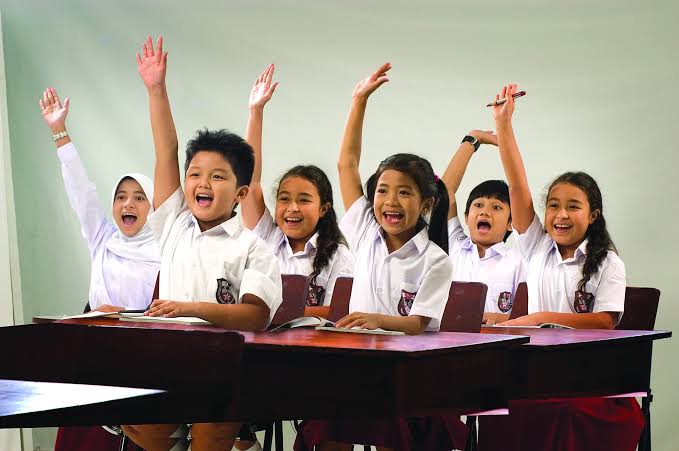 KOMERSIALISASI DUNIA PENDIDIKAN