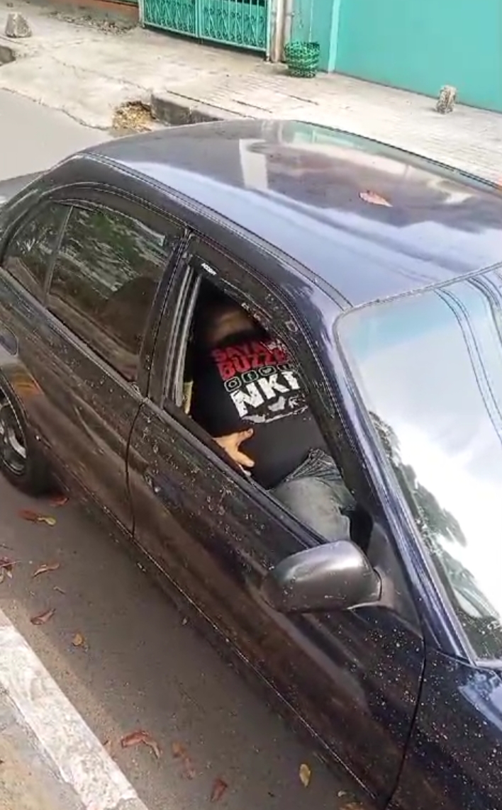 PENEMUAN MAYAT MEMBUSUK DI DALAM MOBIL MENGHEBOHKAN WARGA SOLO LAWEYAN