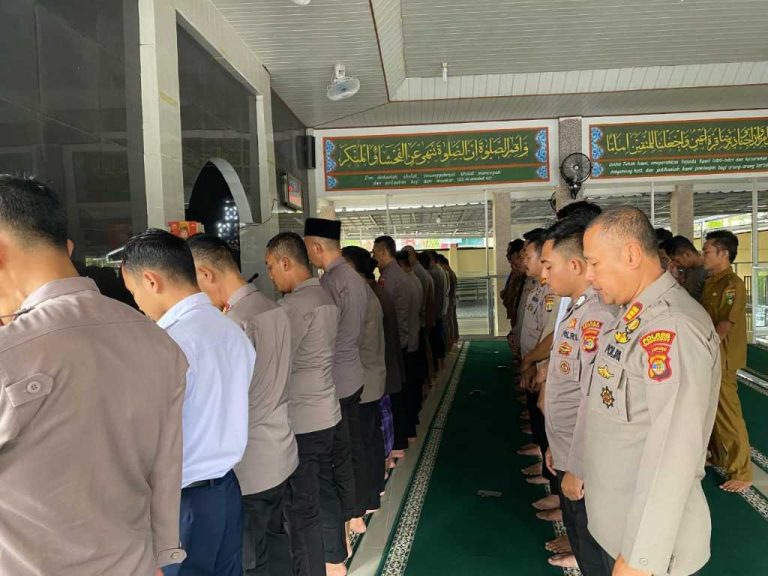 Polres Tanggamus, Memanjatkan Do’a Bersama Untuk Tiga Anggota Polres Way Kanan Gugur Saat Menjalankan Tugas