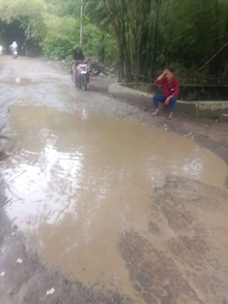 Aspirasi Jalan Rusak Tak Direspons Pemkot, Warga Argasunya Kecewa dan Siap Adukan ke Gubernur Jabar