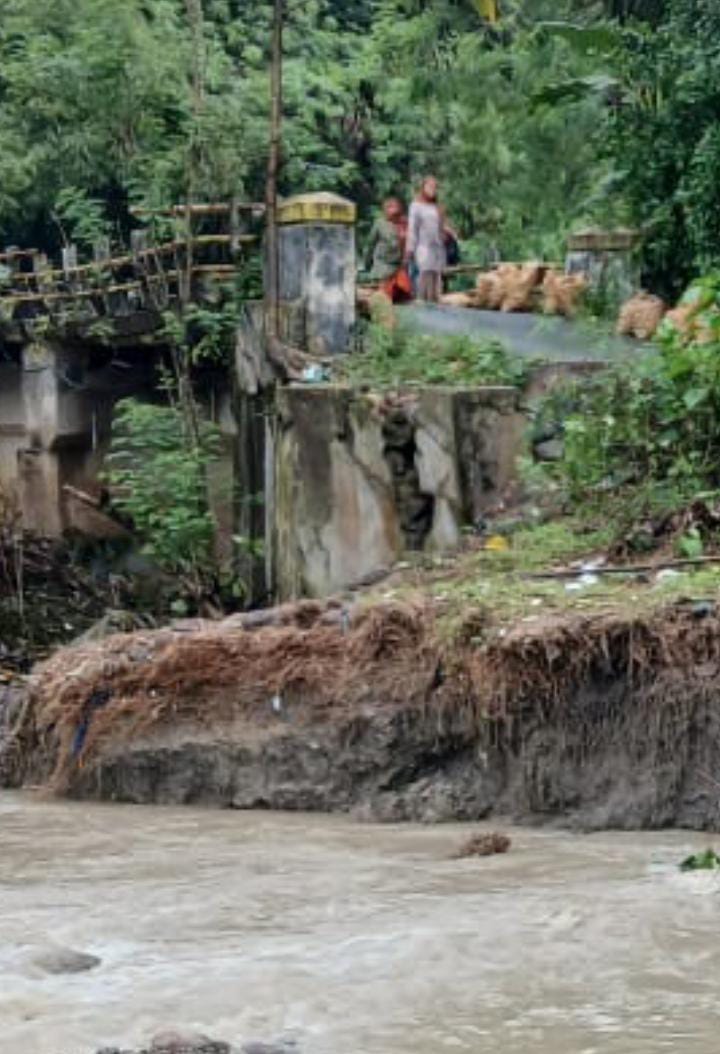 Jembatan Lebak Ngok di Argasunya Terancam Putus, Warga Minta Pemkot Cirebon dan BBWS Segera Bertindak