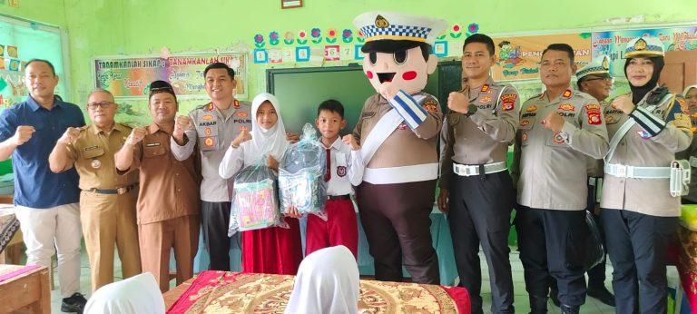 *Momen Haru Kapolres Kuningan di SDN 3 Sukadana: Sekolah Kecil, Semangat Besar*