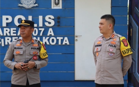 *Kapolres Cirebon Kota Turun Langsung, Arus Balik Terpantau Ramai Lancar*