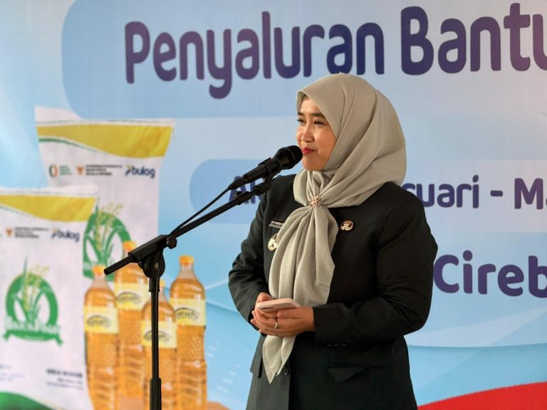 *Jaga Daya Beli Warga, Pemkot Cirebon dan Bulog Mulai Distribusikan Bantuan Pangan*