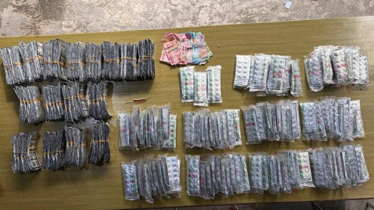 *POLRES CIREBON KOTA UNGKAP PEREDARAN PULUHAN RIBU OBAT KERAS ILEGAL, TIGA TERSANGKA DIAMANKAN*