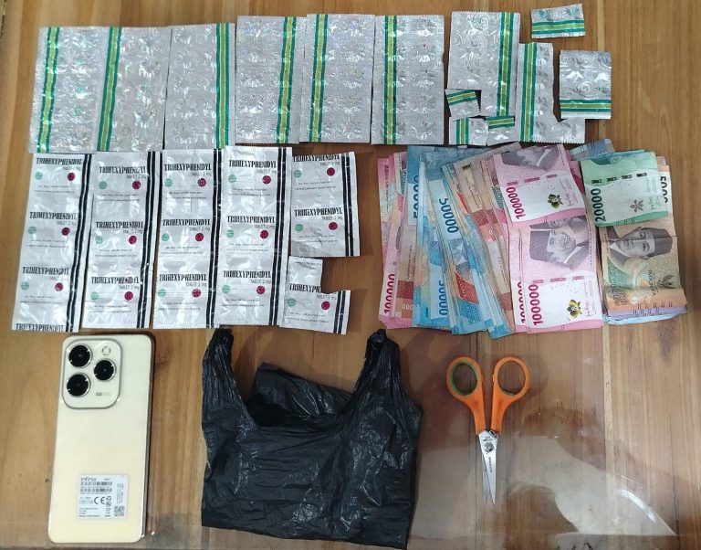*Gencar Berantas Peredaran Obat Keras Ilegal, Satres Narkoba Polresta Cirebon Ringkus Tiga Pengedar Dalam Semalam*