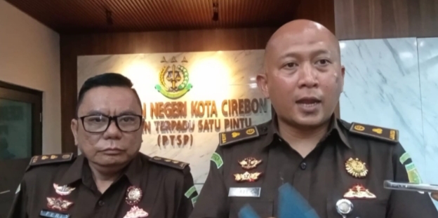 *Kejari Kota Cirebon Tetapkan Tiga Tersangka Dalam Kasus Dugaan Korupsi Bank Cirebon*