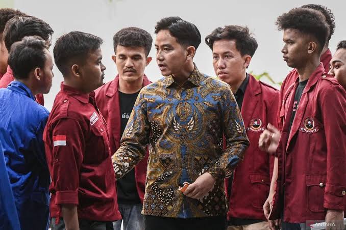 Mahasiswa Gadaikan Almamater Demi Sinetron Wapres Mahasiswa Gadaikan Almamater Demi Sinetron Wapres