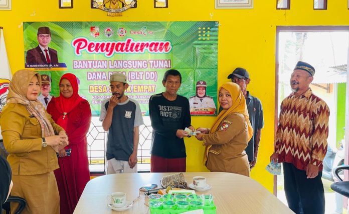 Foto Penyaluran BLT Desa Sabuk Empat