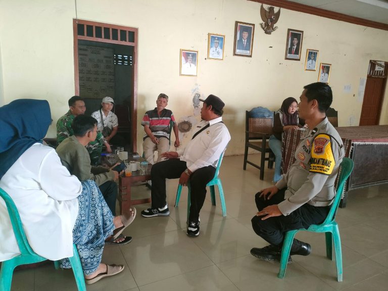 *Bhabinkamtibmas Kaliwedi Lor Sambangi Warga, Perkuat Sinergitas Jaga Kamtibmas Tetap Kondusif*