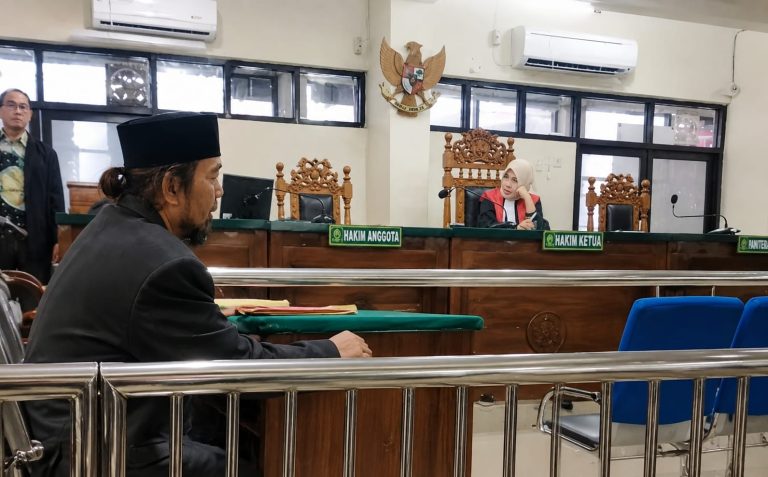 *Praperadilan Agus Flores Memanas! 7 Penyidik Polda Jateng Diuji di Meja Hakim, Termohon Mangkir*